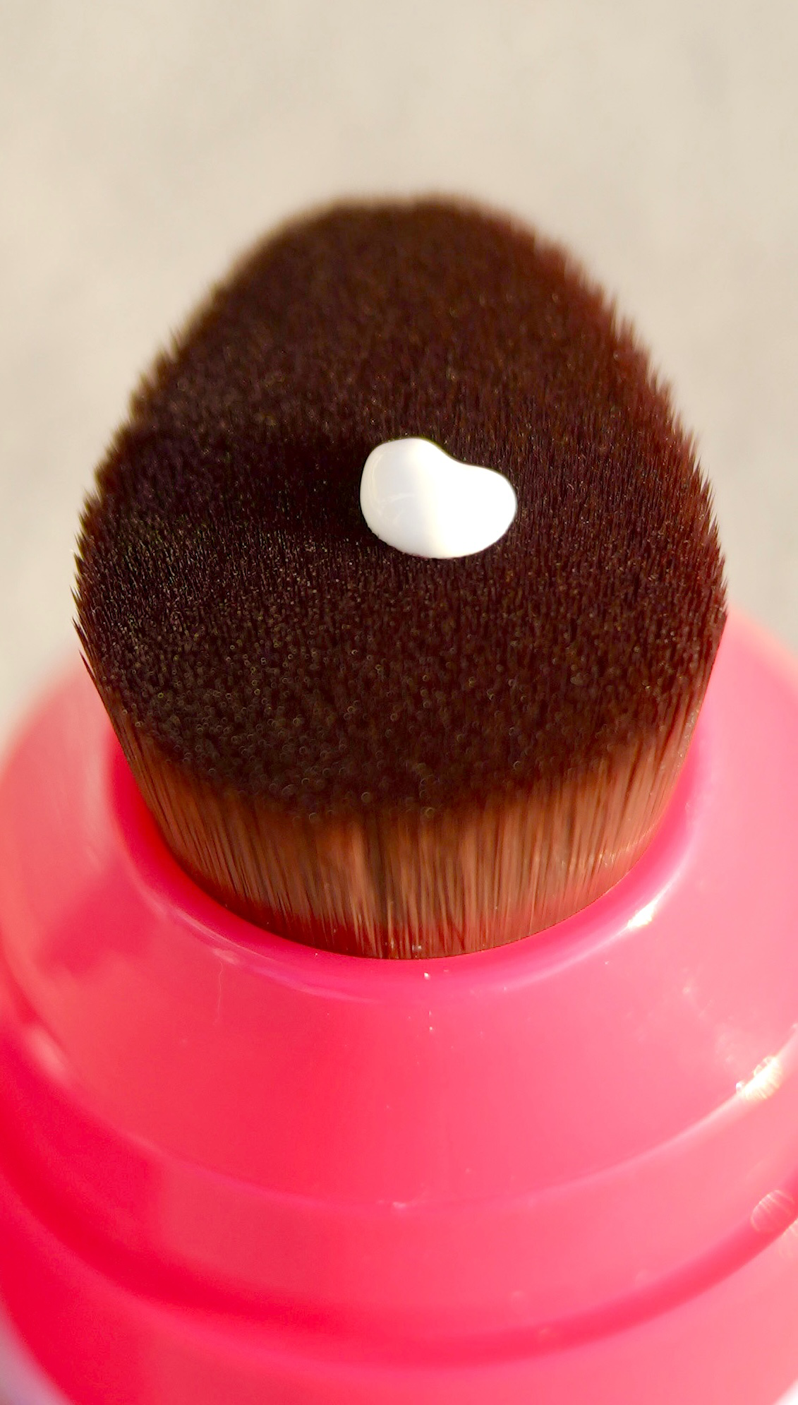CLOUD Kids brush close up — lotion dispensed into soft bristles